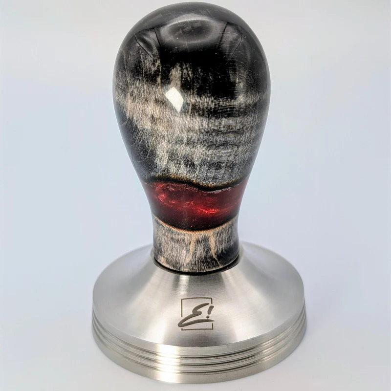 Epoxy Elegance Tamper #22 – Dunkles Holz & Rauchrot