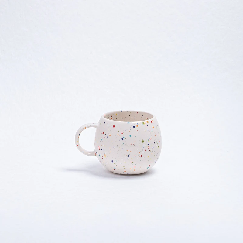 Weiße Kugeltasse