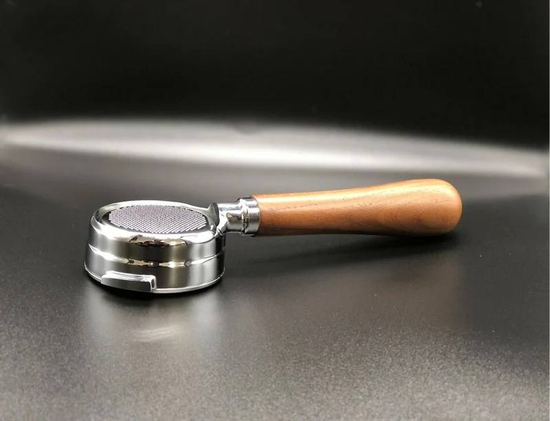 Bodenloser Siebträger mit Holzgriff E-61 Brühgruppe versetzte Flügel