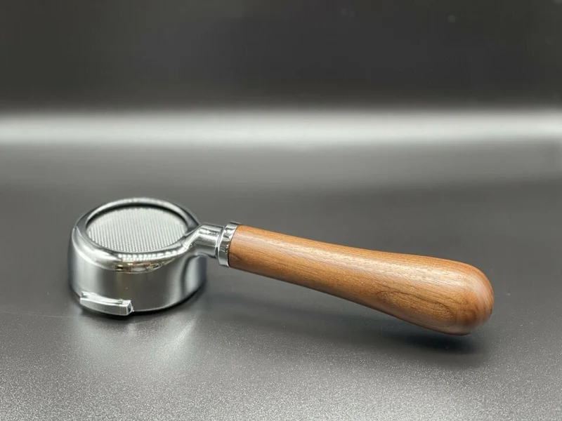 Bodenloser Siebträger mit Holzgriff E-61 Brühgruppe mittige Flügel